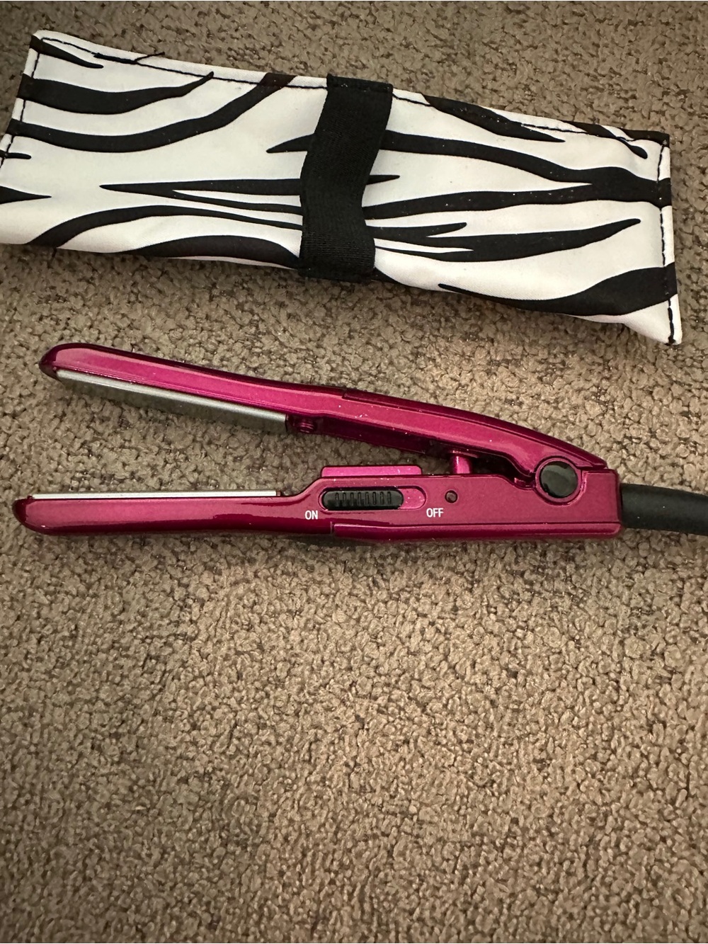 Conair Mini flat iron and case - Picture 3 of 4